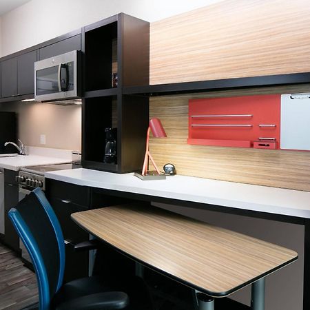 Towneplace Suites By Marriott Kansas City Airport Exterior photo