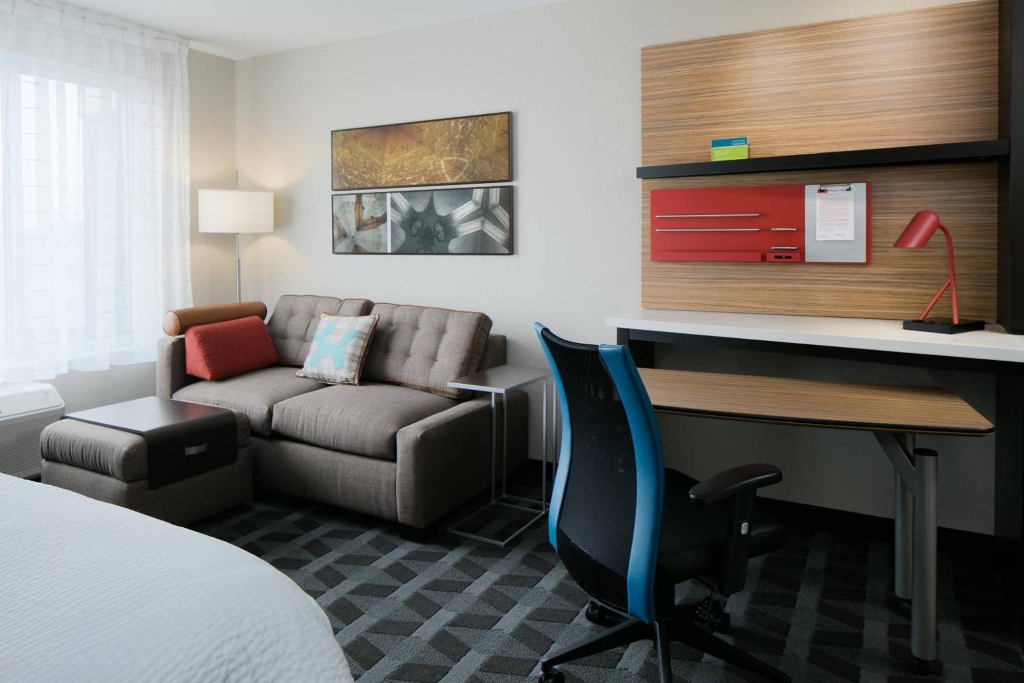 Towneplace Suites By Marriott Kansas City Airport Exterior photo