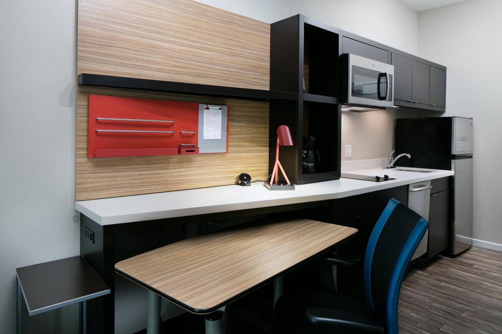 Towneplace Suites By Marriott Kansas City Airport Exterior photo