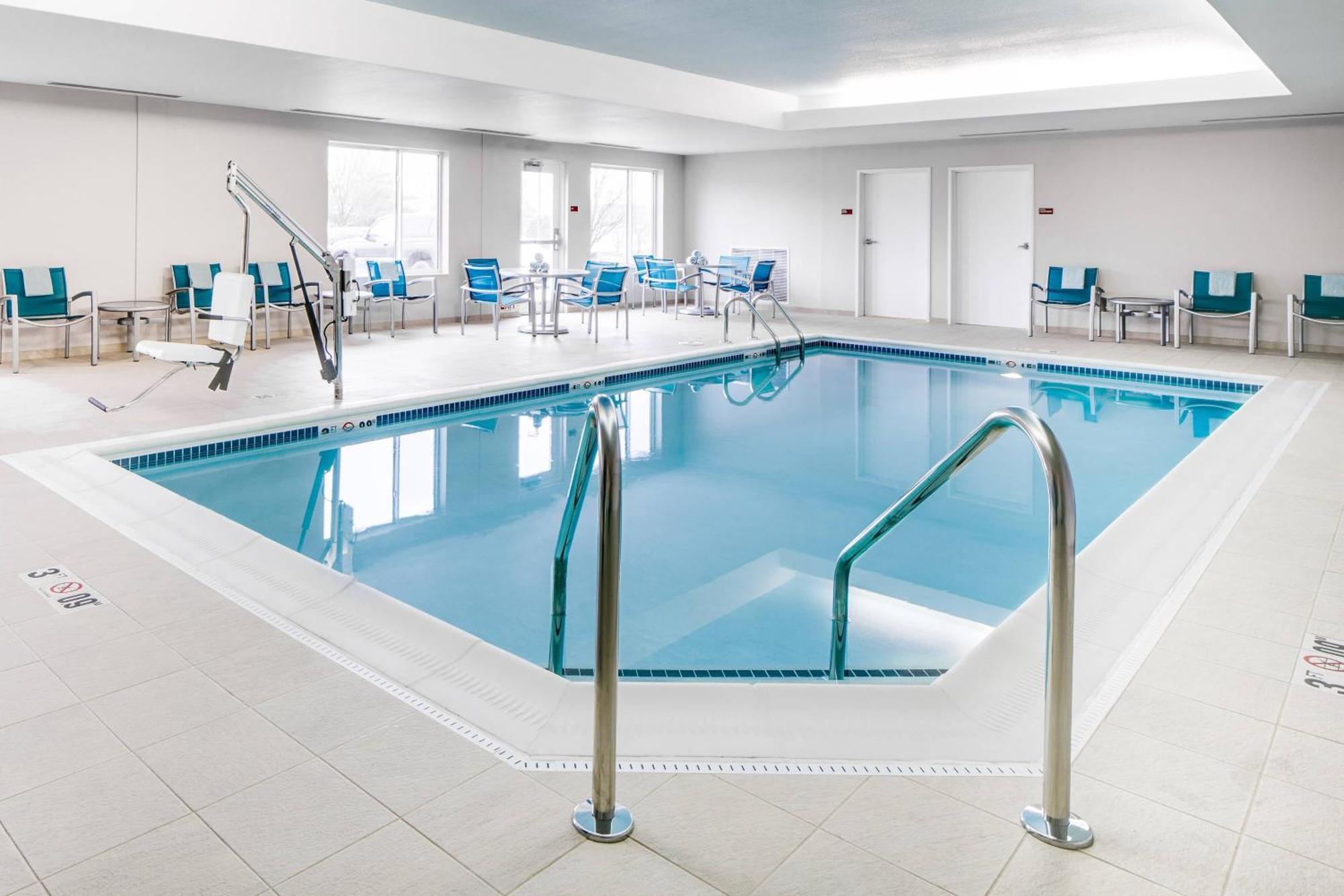 Towneplace Suites By Marriott Kansas City Airport Exterior photo