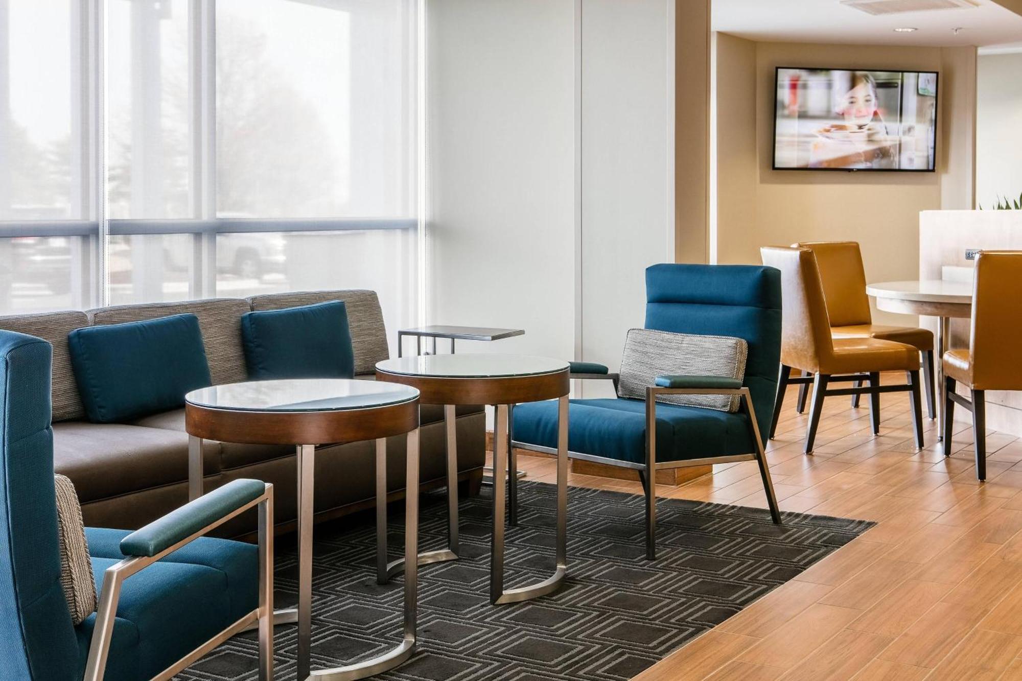 Towneplace Suites By Marriott Kansas City Airport Exterior photo