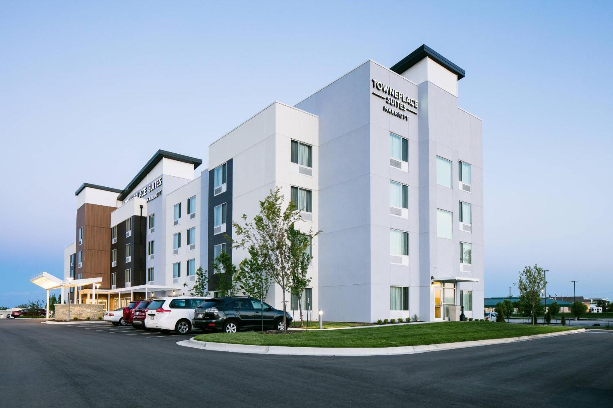 Towneplace Suites By Marriott Kansas City Airport Exterior photo