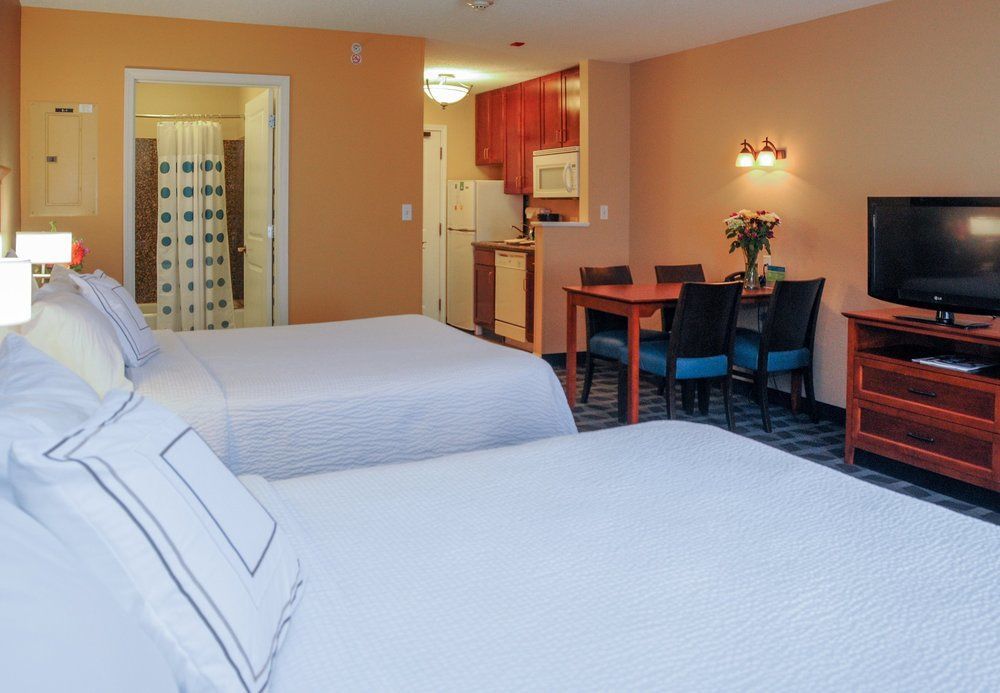 Towneplace Suites By Marriott Kansas City Airport Exterior photo