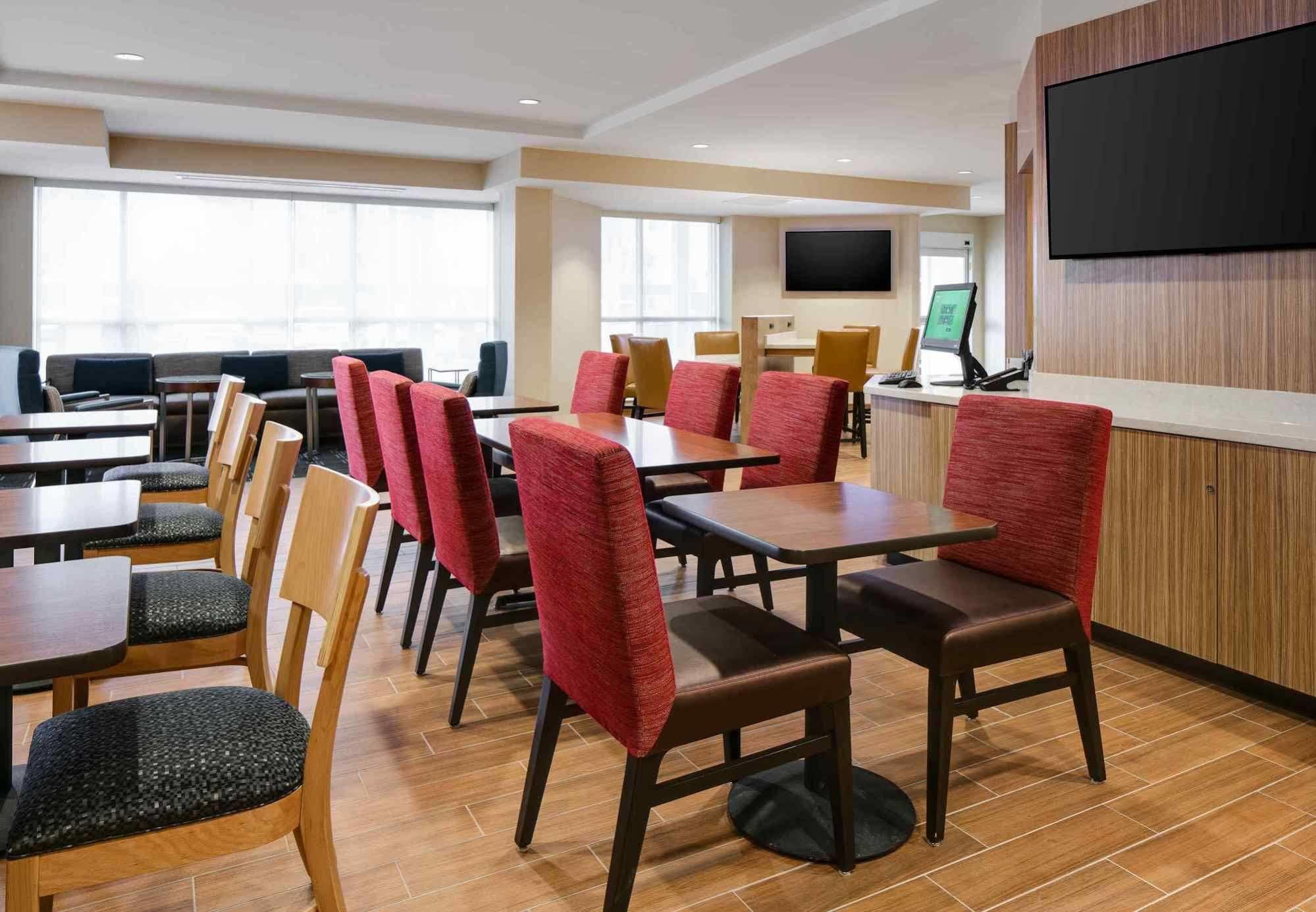 Towneplace Suites By Marriott Kansas City Airport Exterior photo